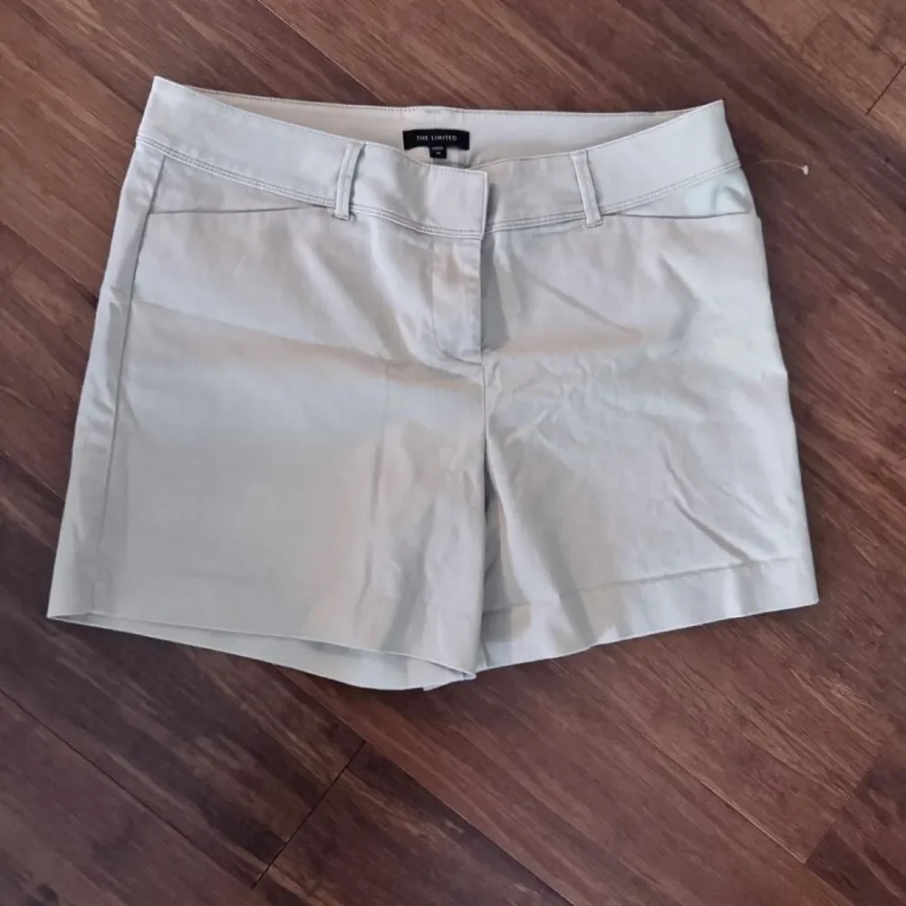 2x Set The limited Women's Black & Tan Cream Tailored Shorts